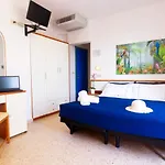 Hotel Adria - Colazione Fino Alle 12 3*