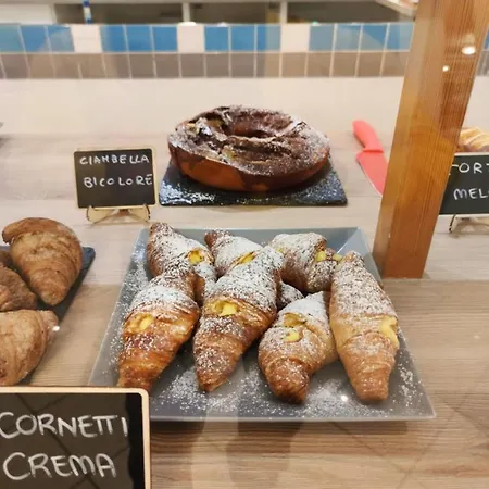 Adria - Colazione Fino Alle 12 Отель 3*