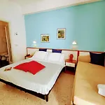 Adria - Colazione Fino Alle 12 Hotel