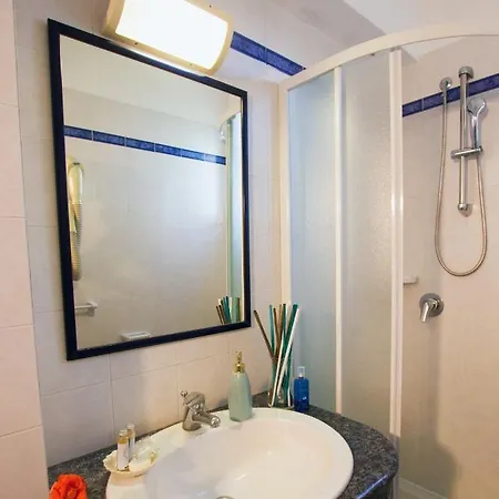 Hotell Adria - Colazione Fino Alle 12 3*