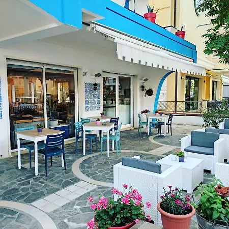 Hotel Adria - Colazione Fino Alle 12 3*