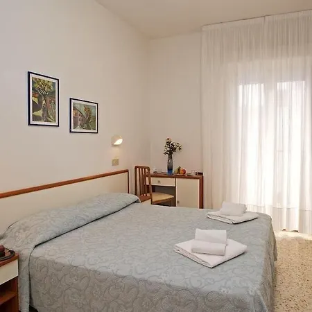 Hotell Adria - Colazione Fino Alle 12 3*