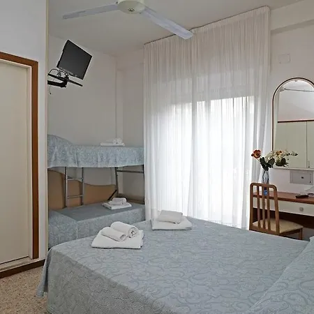 Hotel Adria - Colazione Fino Alle 12 3*