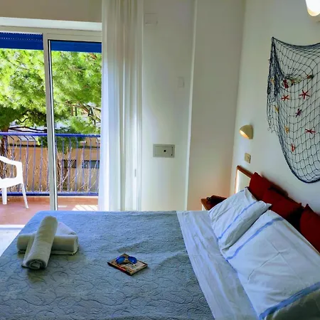 Hotell Adria - Colazione Fino Alle 12 3*