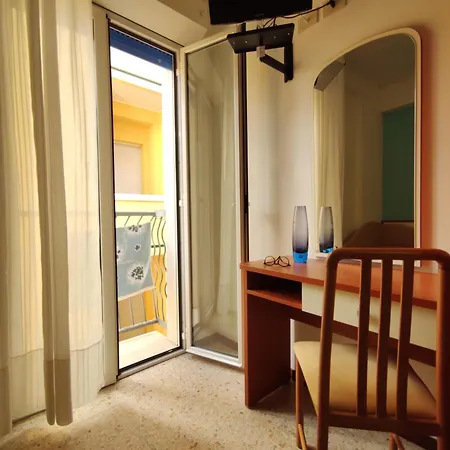 Adria - Colazione Fino Alle 12 فندق