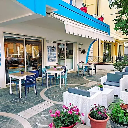 Hotel Adria - Colazione Fino Alle 12 3*