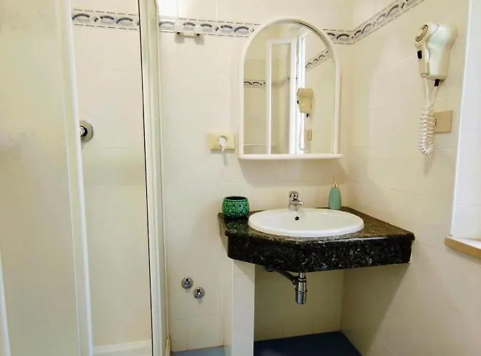 Adria - Colazione Fino Alle 12 Misano Adriatico