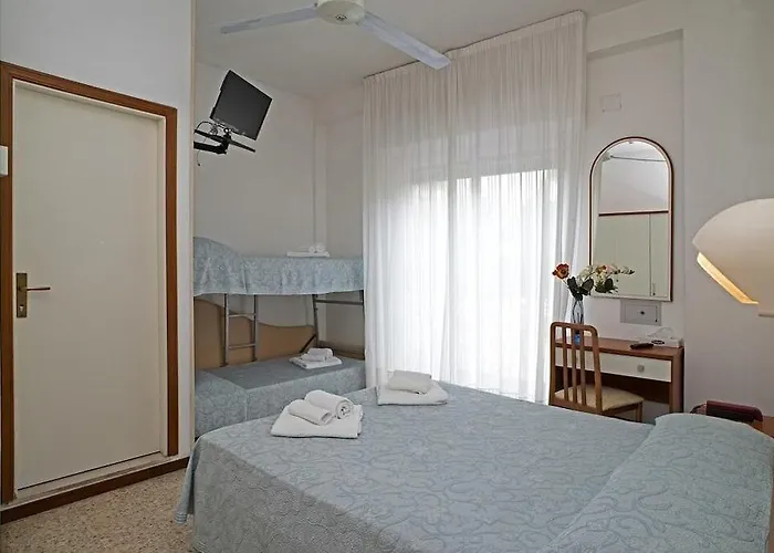 Hotell Adria - Colazione Fino Alle 12 3*